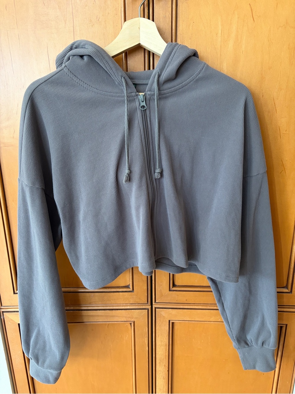 Wild Fable Women’s Cropped Full-Zip Hoodie in Taupe Sz L